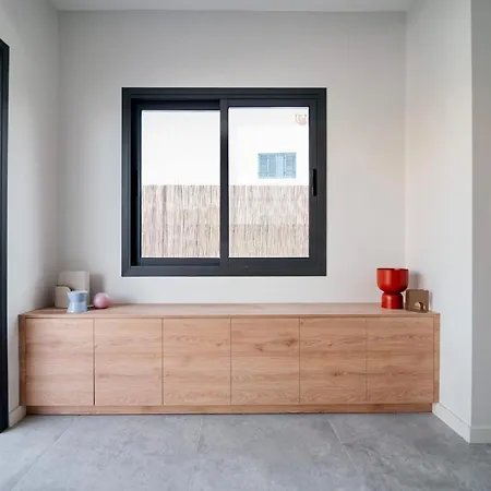 Stunning In Center Apartment *
