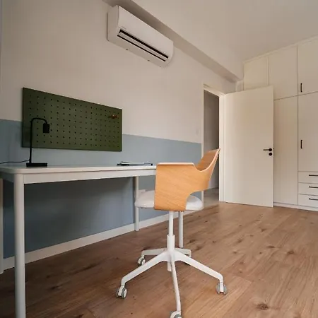 Stunning In Center Apartment