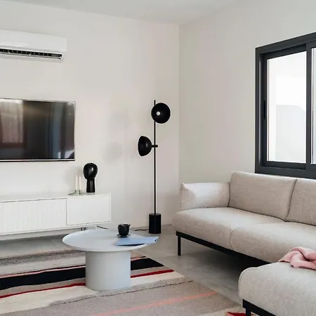 Apartment Stunning In Center Paphos